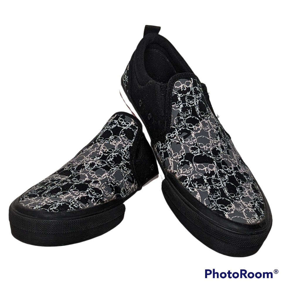 DC Shoes Men's Sz 9.5M Black White Red Skulls Canvas Slip On Skater Sneakers